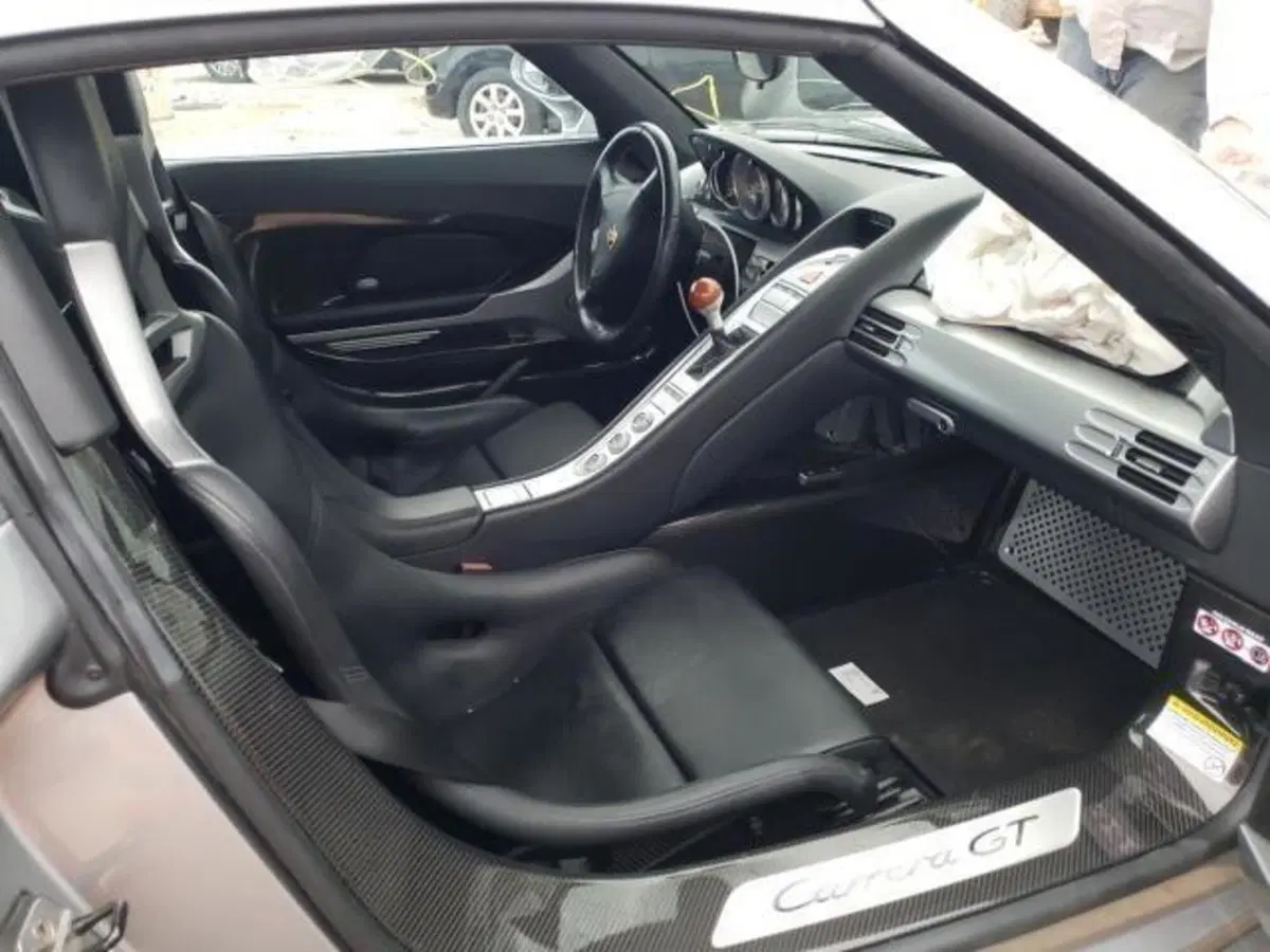 All'asta una Porsche Carrera GT incidentata (6)
