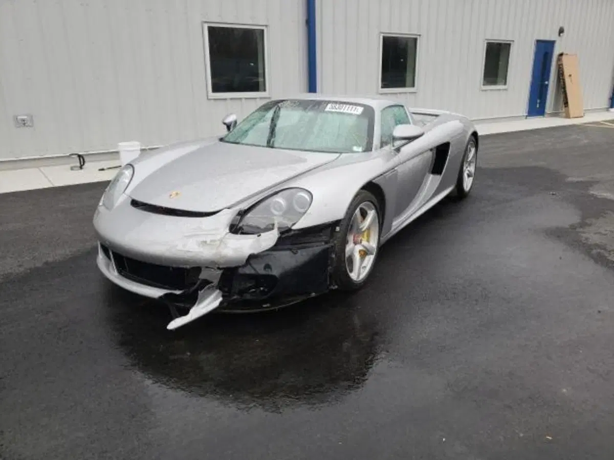 All'asta una Porsche Carrera GT incidentata (2)