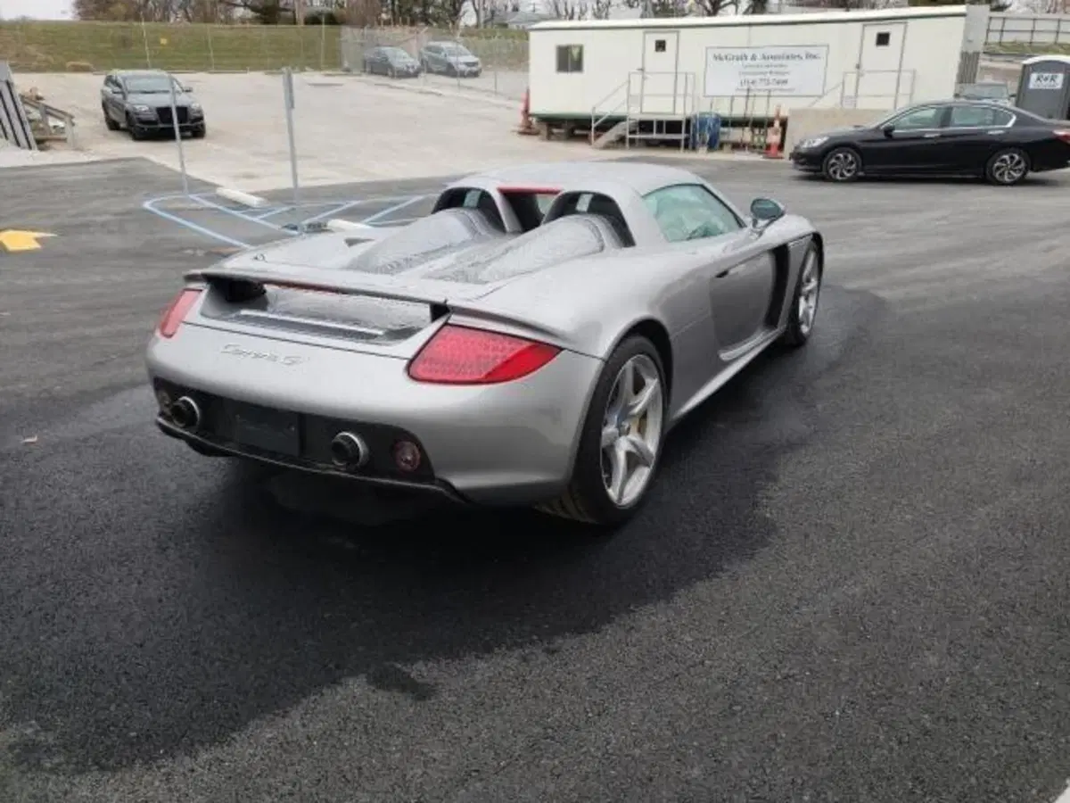 All'asta una Porsche Carrera GT incidentata (5)