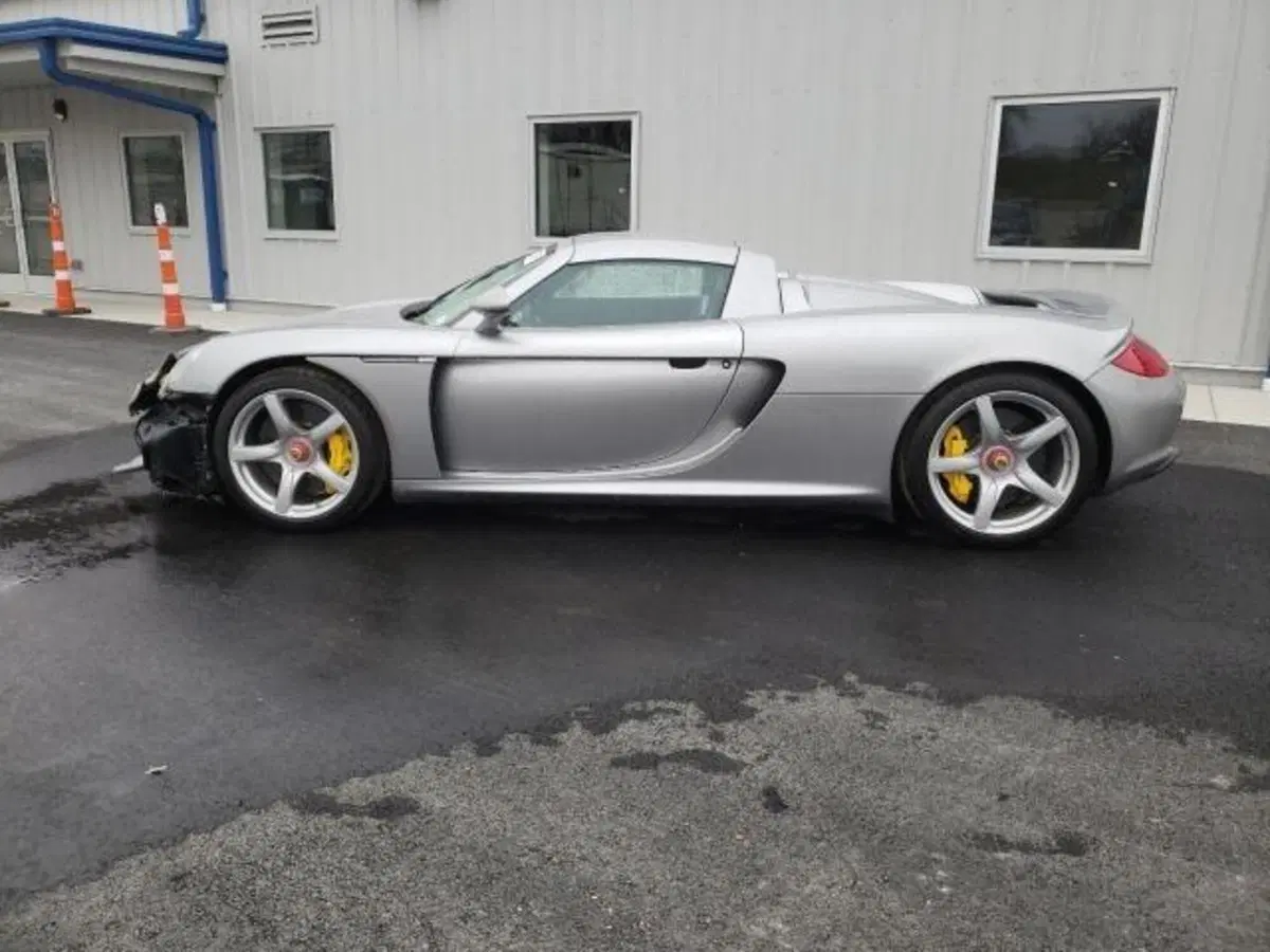 All'asta una Porsche Carrera GT incidentata (3)