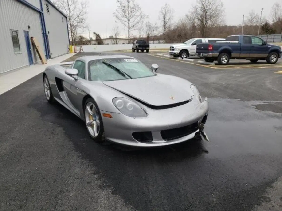 All'asta una Porsche Carrera GT incidentata