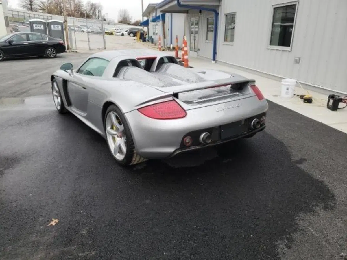 All'asta una Porsche Carrera GT incidentata (4)