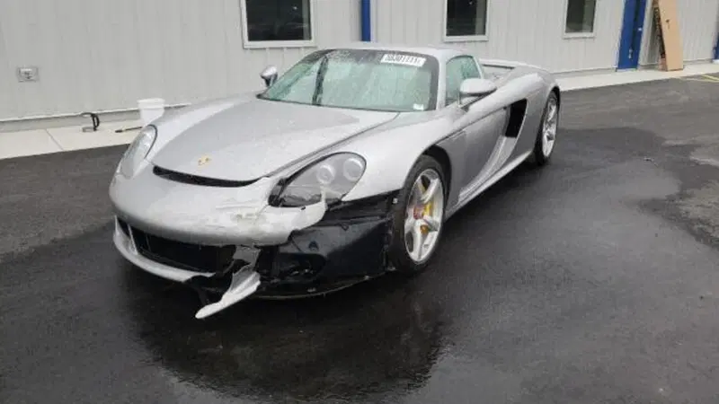 All'asta una Porsche Carrera GT incidentata