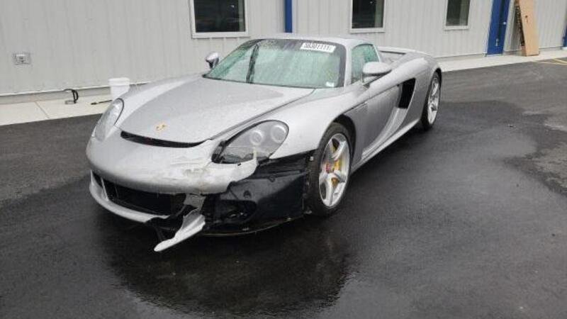 All&#039;asta una Porsche Carrera GT incidentata