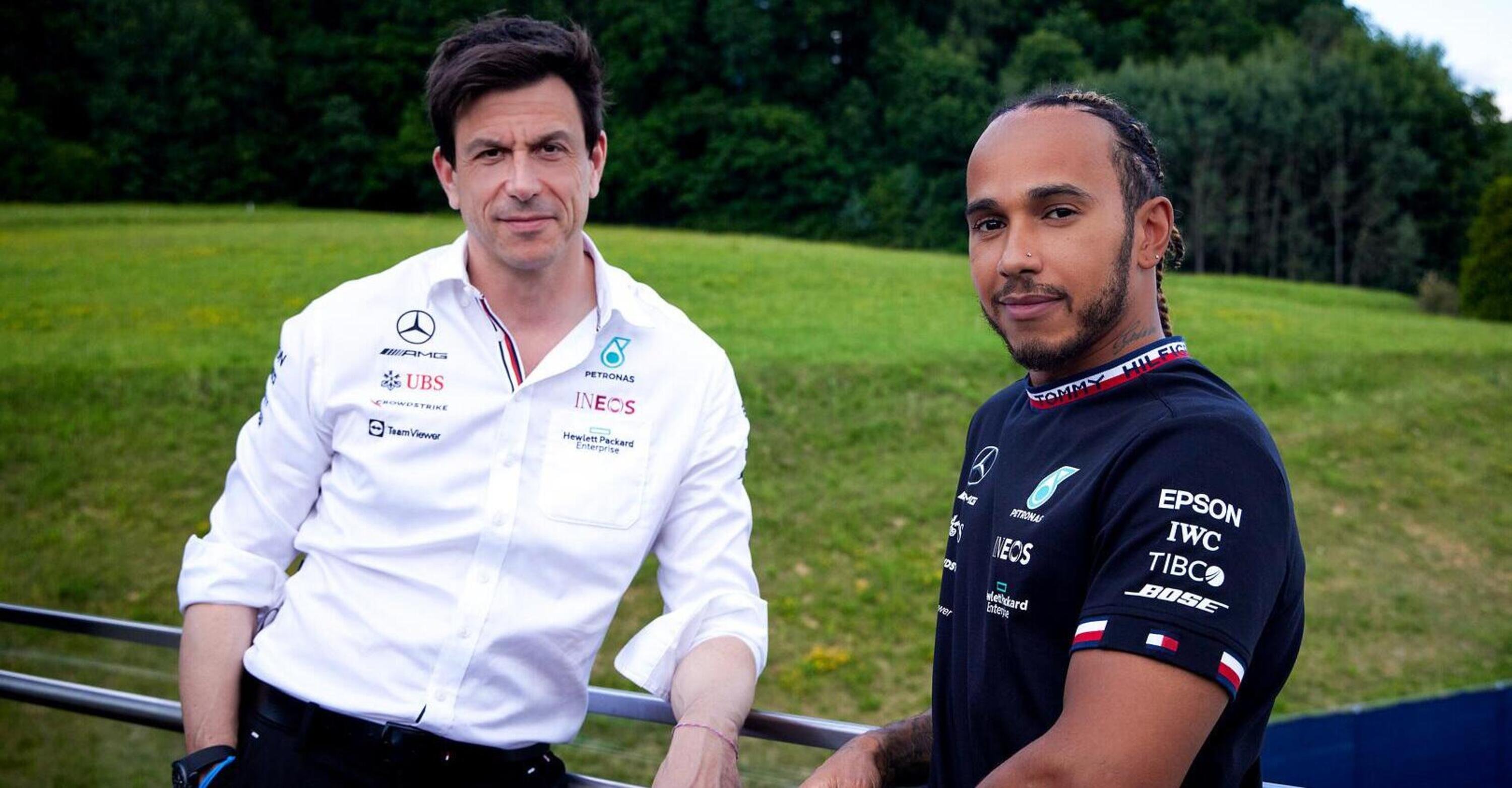 F1, lo schiaffo della Mercedes alla FIA: Wolff e Hamilton disertano la cerimonia di premiazione 