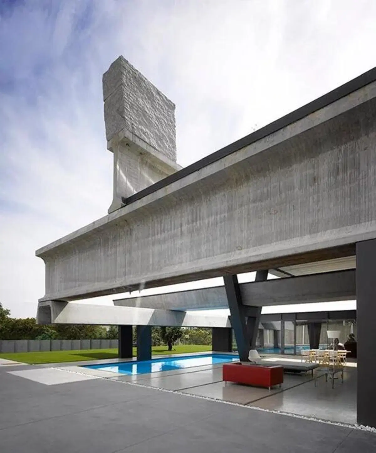 Dai componenti autostradali dismessi nasce una villa di lusso (3)