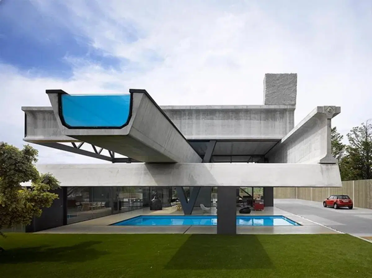 Dai componenti autostradali dismessi nasce una villa di lusso (6)