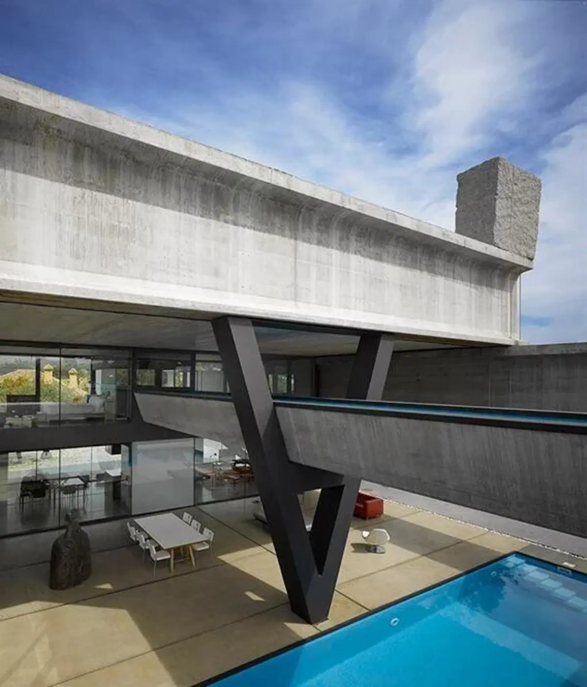 Dai componenti autostradali dismessi nasce una villa di lusso (5)