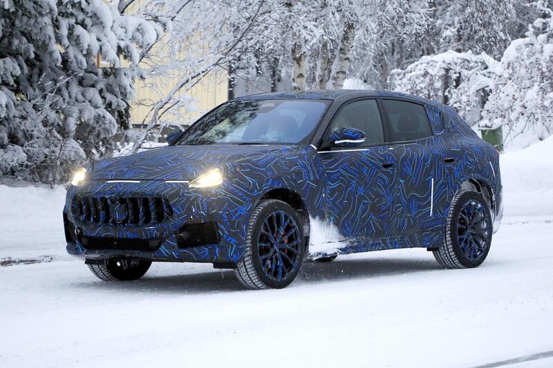 Maserati Grecale, la Trofeo sfreccia sulla neve. Le foto spia