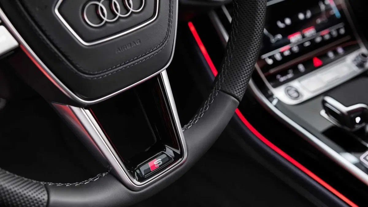 La grande ammiraglia Audi A8 con un nuovo facelift (16)