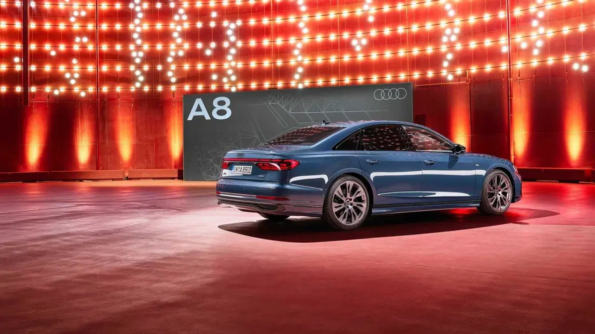 La grande ammiraglia Audi A8 con un nuovo facelift (8)