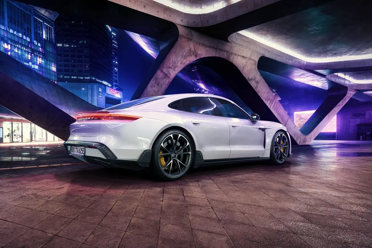 Techart presenta un configuratore per la Porsche Taycan  (3)