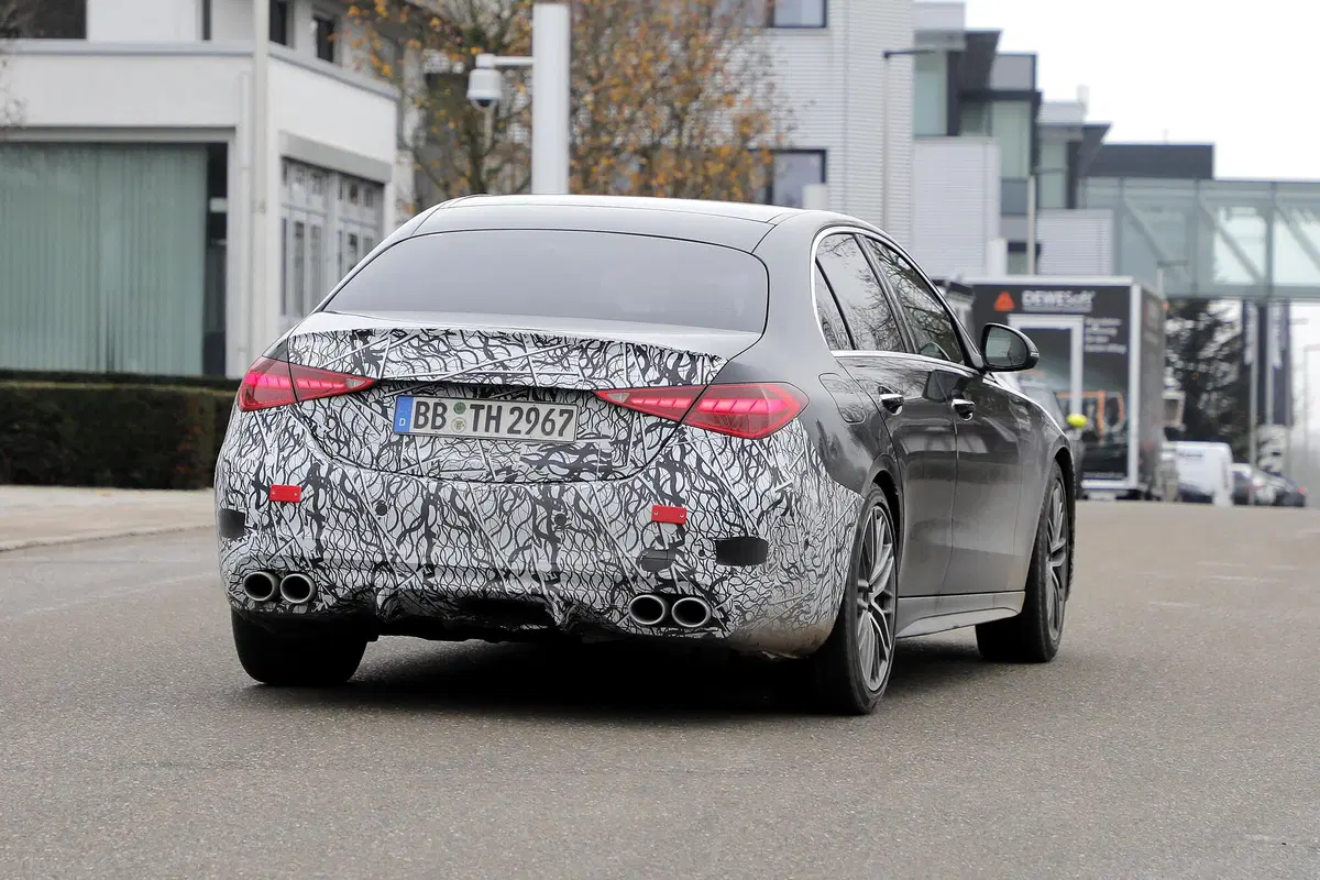 Mercedes-AMG C43, le foto spia (2)