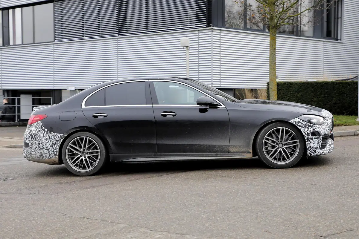 Mercedes-AMG C43, le foto spia (3)