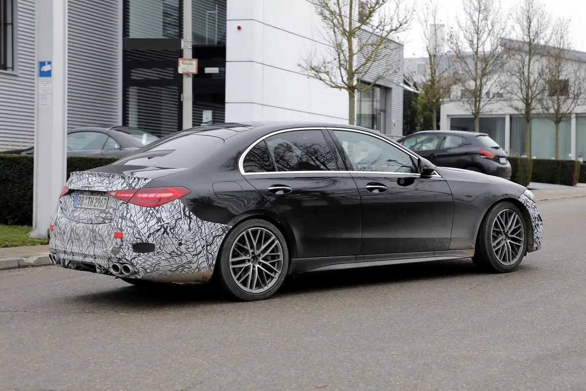Mercedes-AMG C43, le foto spia (9)
