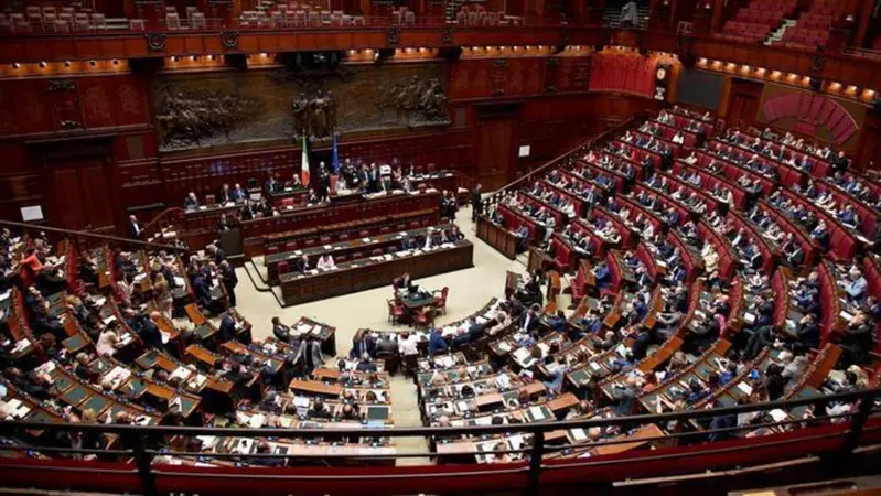 Legge di bilancio 2022: zero incentivi, solo spiccioli per concessionari e retrofit elettrico. Ma ce n'era davvero bisogno?