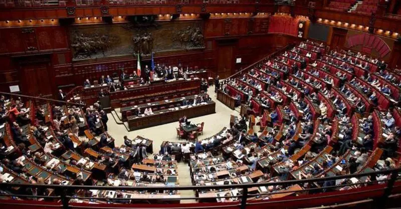Legge di bilancio 2022: zero incentivi, solo spiccioli per concessionari e retrofit elettrico. Ma ce n'era davvero bisogno?