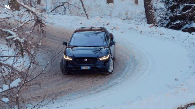 Direzionalit&agrave; e precisione di guida sono indispensabili per un'auto da 2,2 tonnellate
