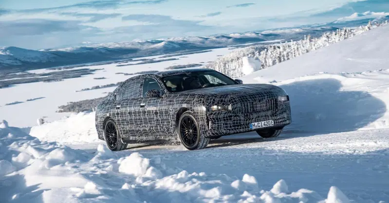 Nuova grande BMW ma senza "gran motore"? Serie 7 abbandona il V12 [ibrida o BEV]