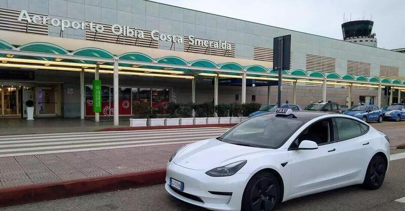 C&rsquo;&egrave; un solo taxi a Nuoro ed &egrave; una Tesla Model 3: &ldquo;Avevo paura ma non tornerei mai indietro&rdquo;