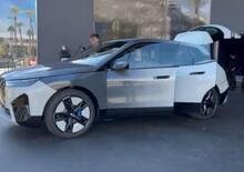 BMW iX al CES 2022: da normale a taxi con un clic [VIDEO]