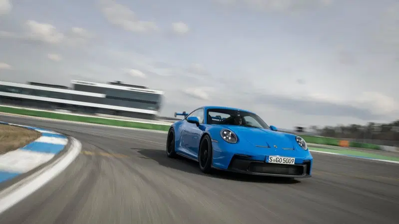 La noia dei test Porsche GT3, per 5.000 Km senza sosta a velocit&agrave; costante:  300 all'ora con la 911(992)