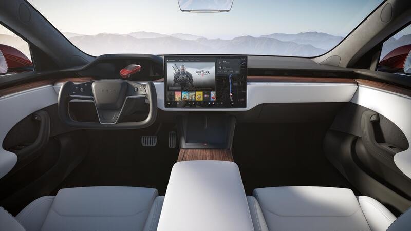La guida autonoma Tesla ora costa 10.500 euro
