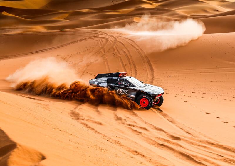 Bene l&rsquo;astronave a batterie da ricaricare, ma della Dakar affascinano i prototipi a idrogeno [camion e auto]