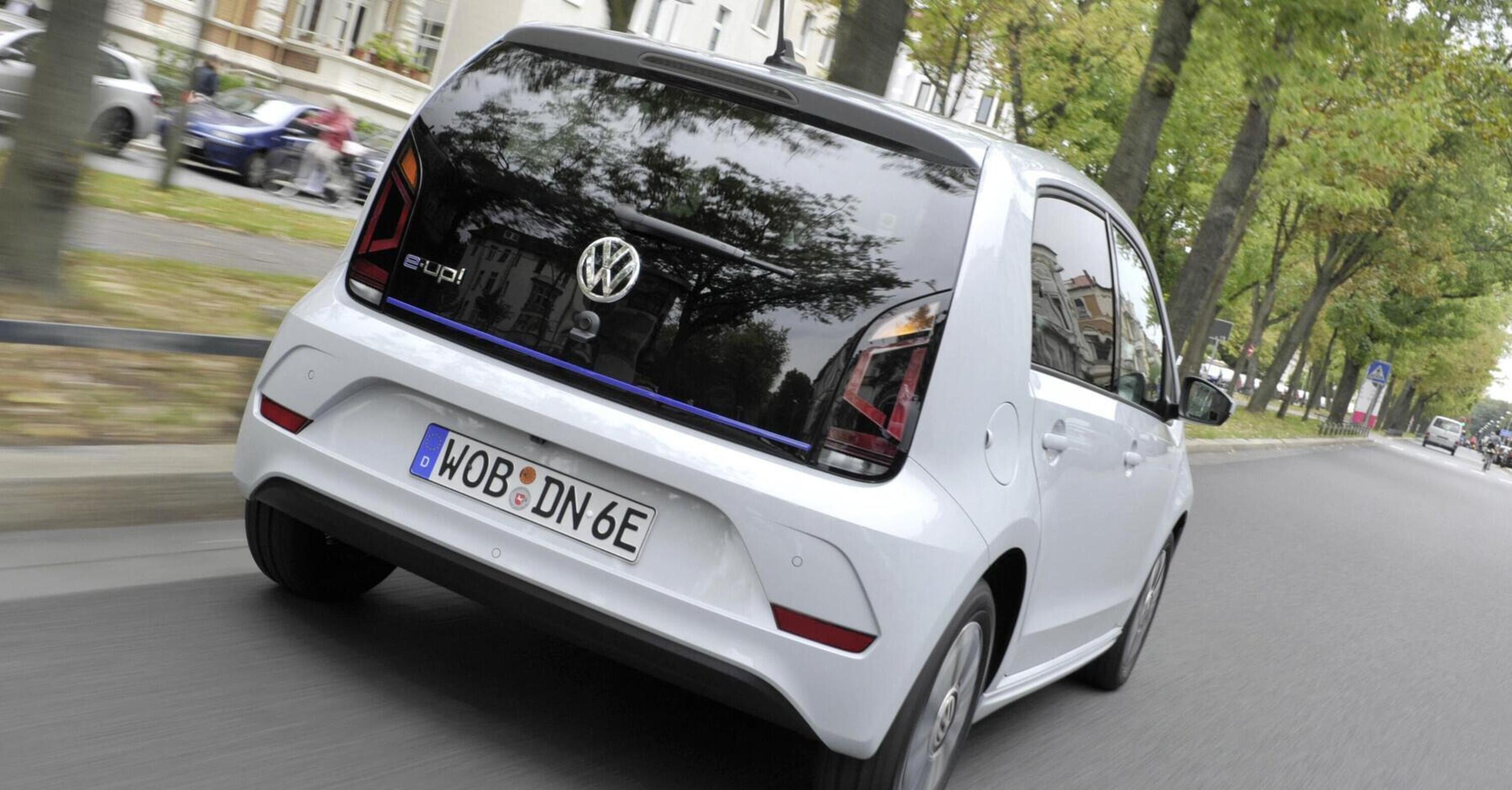 Torna la Volkswagen elettrica e-Up! Meglio lei o la Dacia Spring?