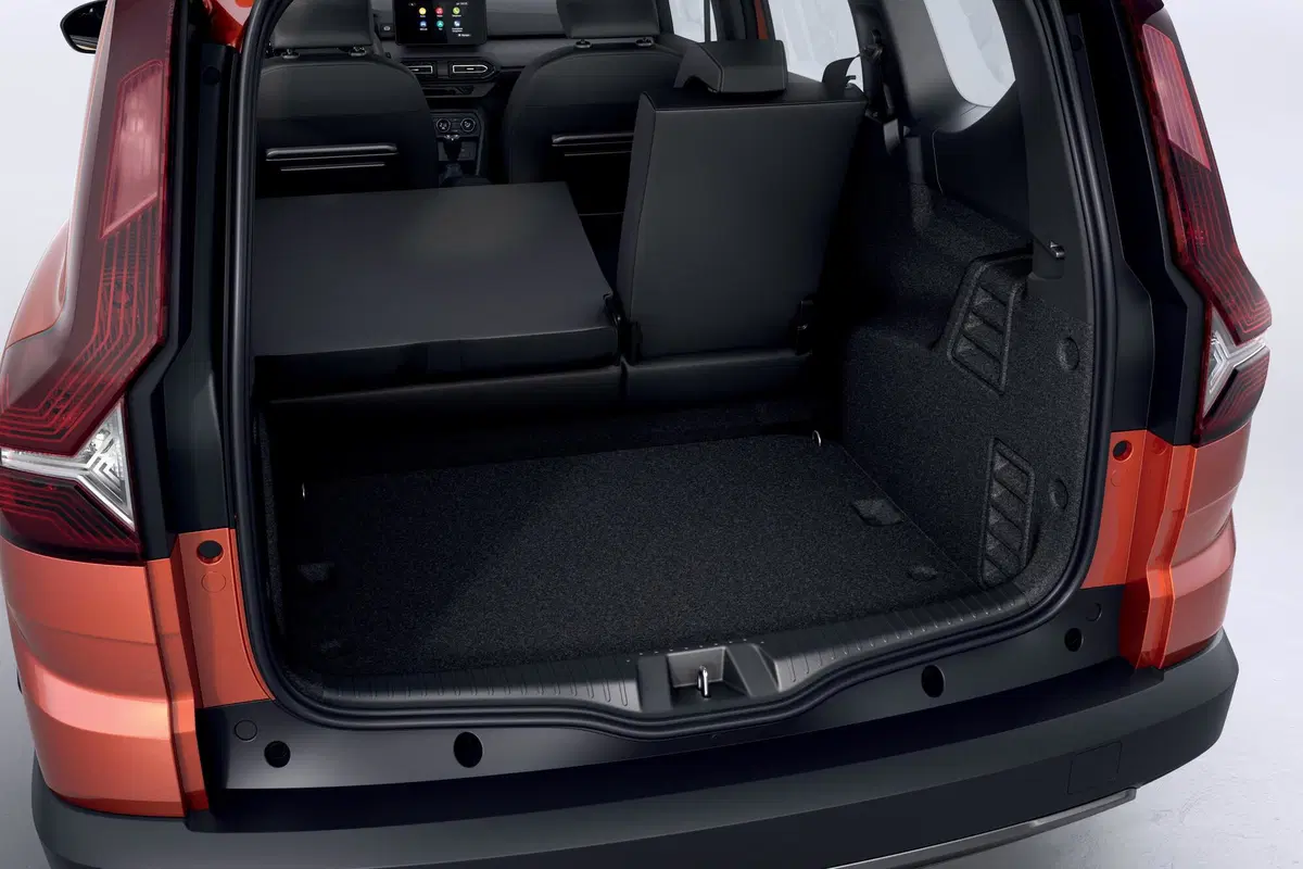 Dacia Jogger, la nuova MPV francese da 14.600 euro (11)