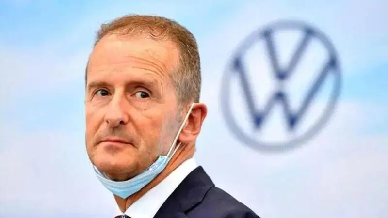 Anche il CEO VW ammette: impossibile dire addio alle auto termiche