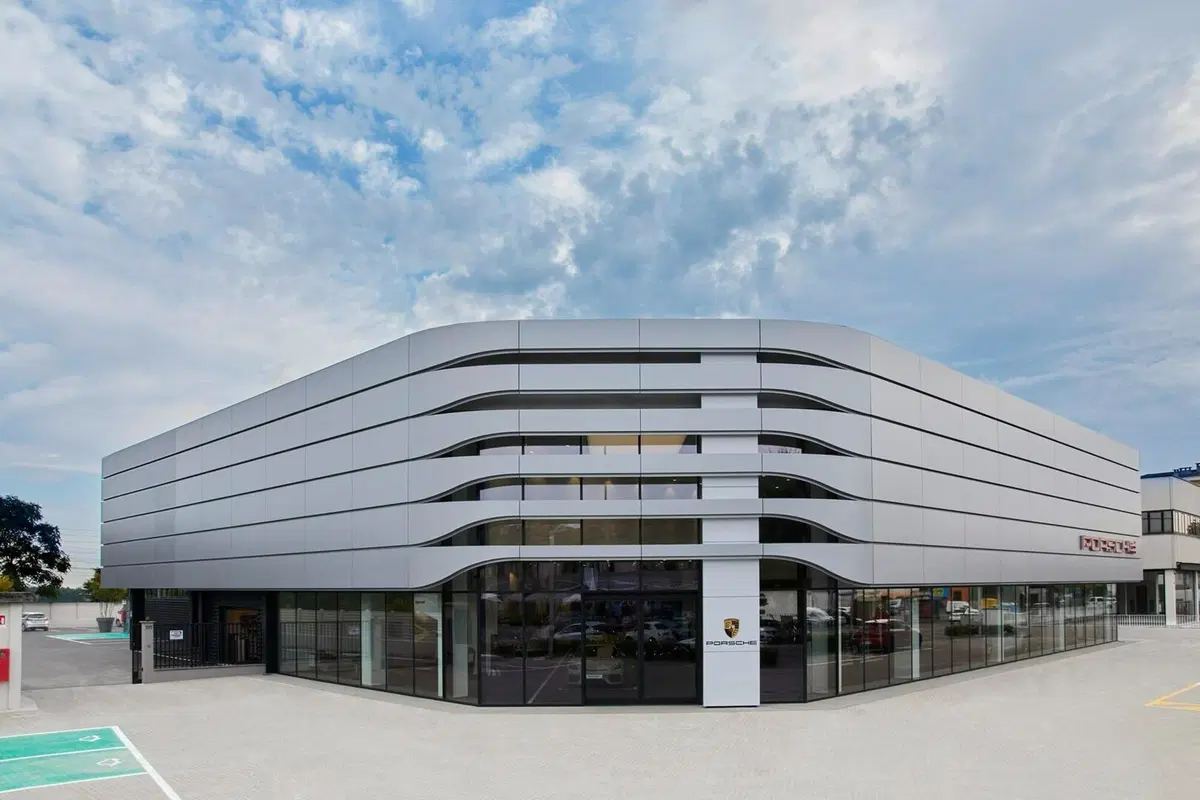 Porsche vende bene e in modo nuovo: Italia 3° mercato europeo grazie a Macan e nuovi format di contatto (3)