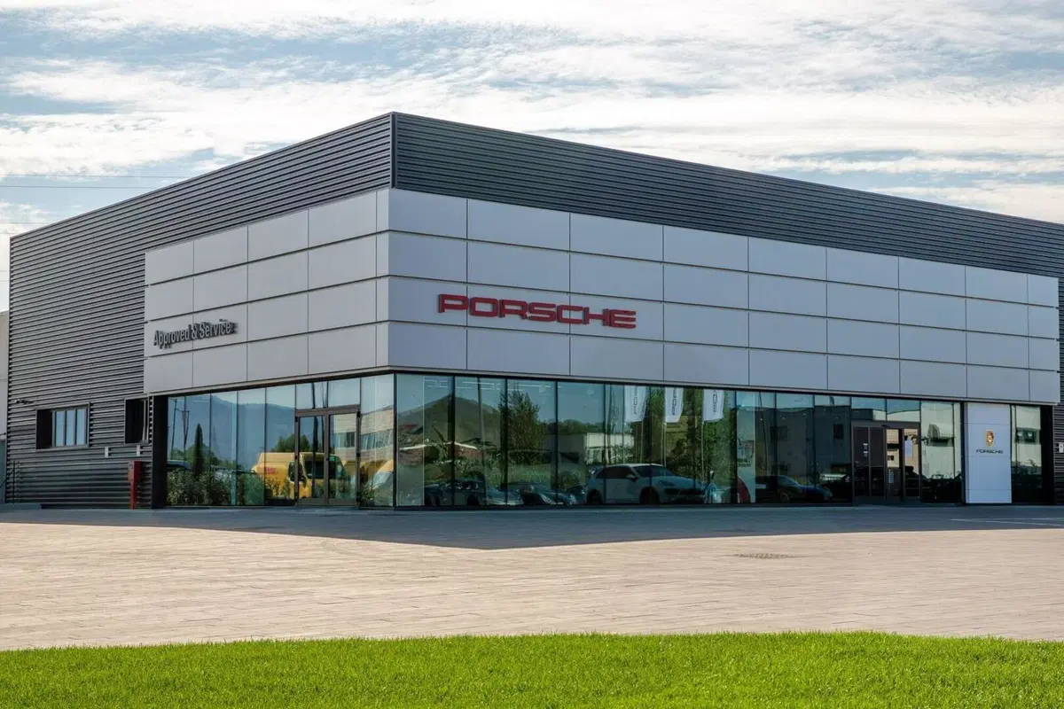 Porsche vende bene e in modo nuovo: Italia 3° mercato europeo grazie a Macan e nuovi format di contatto (12)