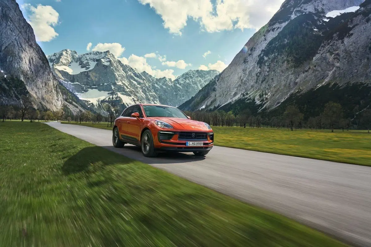 Porsche vende bene e in modo nuovo: Italia 3° mercato europeo grazie a Macan e nuovi format di contatto (16)