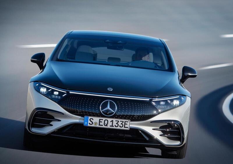 Mercedes-Benz EQS (2021-->>) (3)