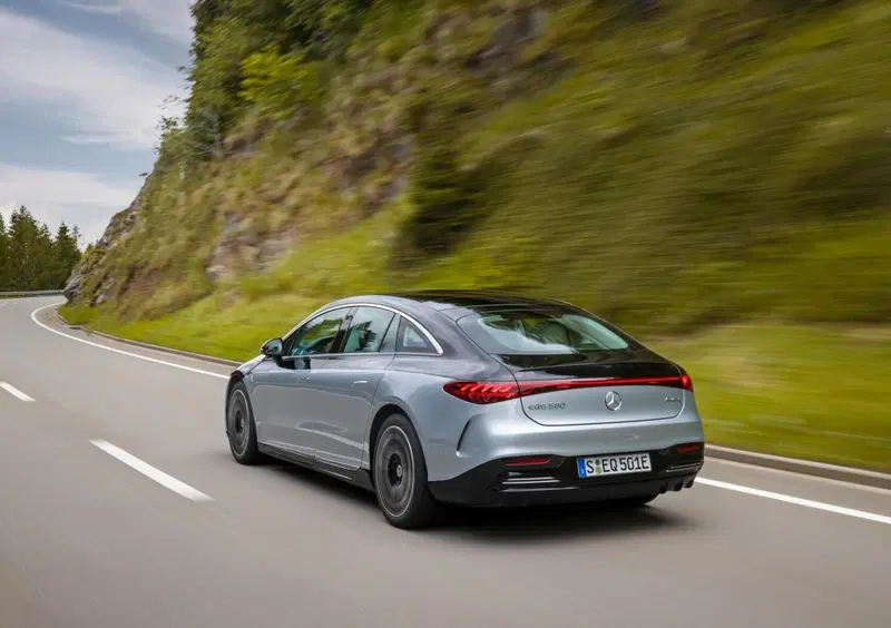 Mercedes-Benz EQS (2021-->>) (4)