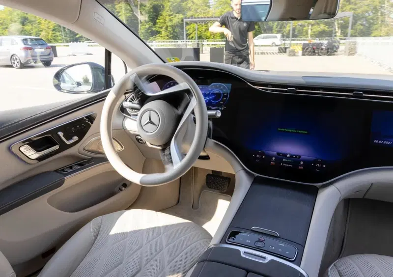 Mercedes-Benz EQS (2021-->>) (18)