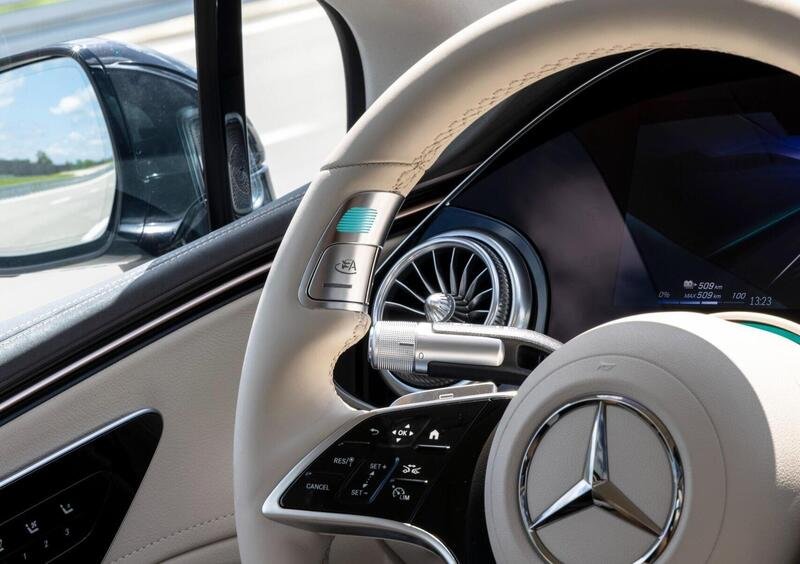 Mercedes-Benz EQS (20)