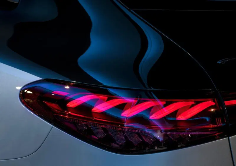 Mercedes-Benz EQS (2021-->>) (22)