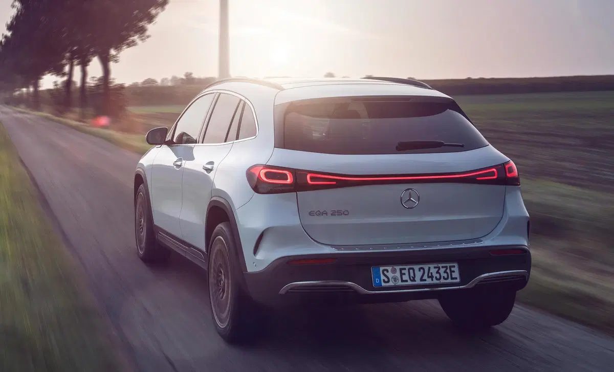 Mercedes-Benz EQA (19)