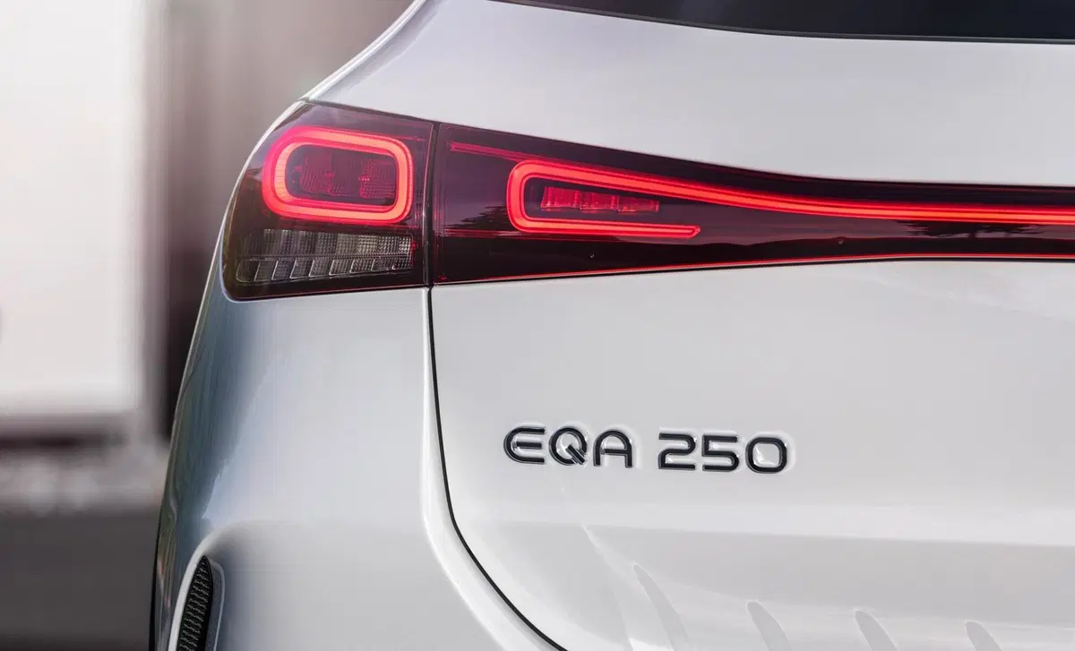 Mercedes-Benz EQA (36)