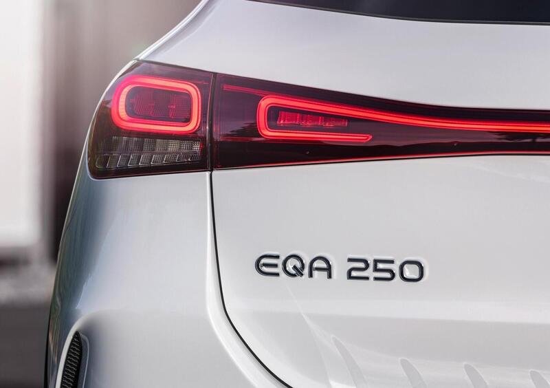 Mercedes-Benz EQA (2021->>) (36)