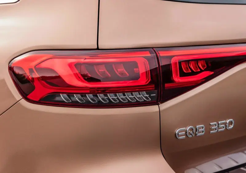 Mercedes-Benz EQB (2021-->>) (42)