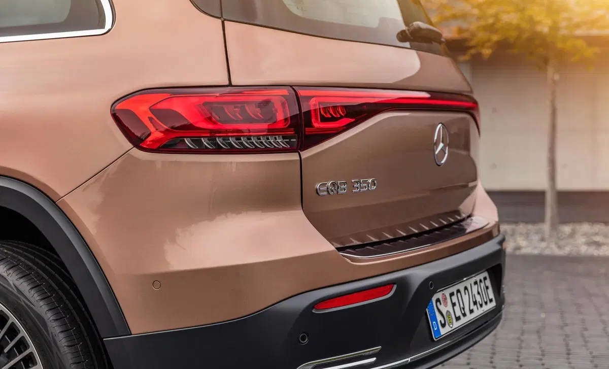 Mercedes-Benz EQB (43)