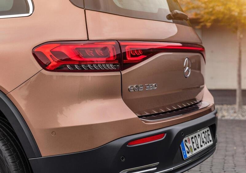 Mercedes-Benz EQB (2021-->>) (43)