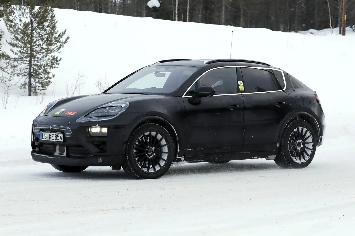 Porsche Macan EV 2023: la SUV 100% elettrica per affiancare Taycan nelle zero emissioni [FOTO GALLERY] (10)