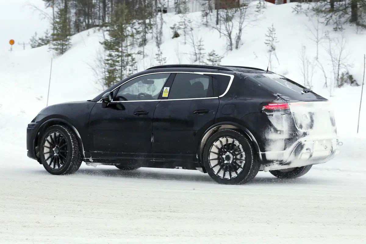 Porsche Macan EV 2023: la SUV 100% elettrica per affiancare Taycan nelle zero emissioni [FOTO GALLERY] (13)