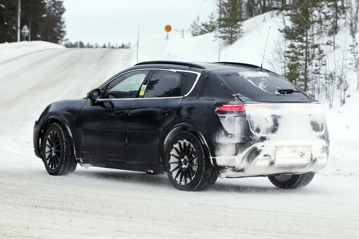 Porsche Macan EV 2023: la SUV 100% elettrica per affiancare Taycan nelle zero emissioni [FOTO GALLERY] (24)