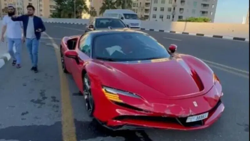 Uscire di strada con una Ferrari moderna piena di elettronica? E' un attimo [Video SF90 crash]