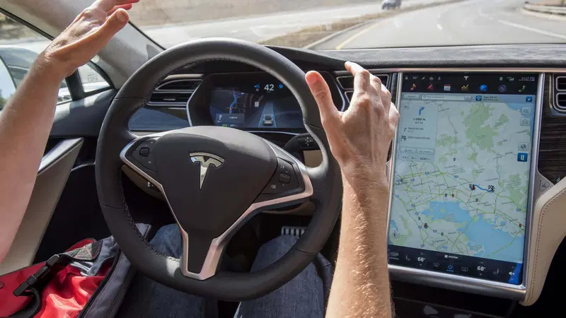 I proprietari di Tesla preoccupati per la &ldquo;frenata fantasma&rdquo;, pioggia di reclami